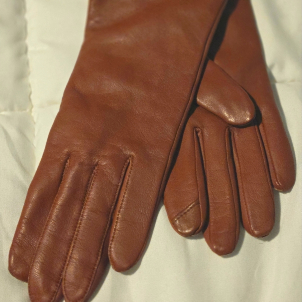 Woman's Leather Gloves